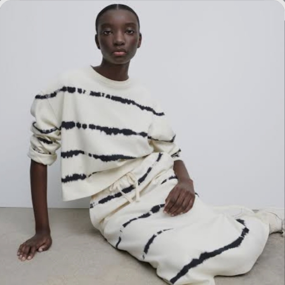 ZARA Tie Dye Striped Navy/Winter White Cropped Sweatshirt Size Small